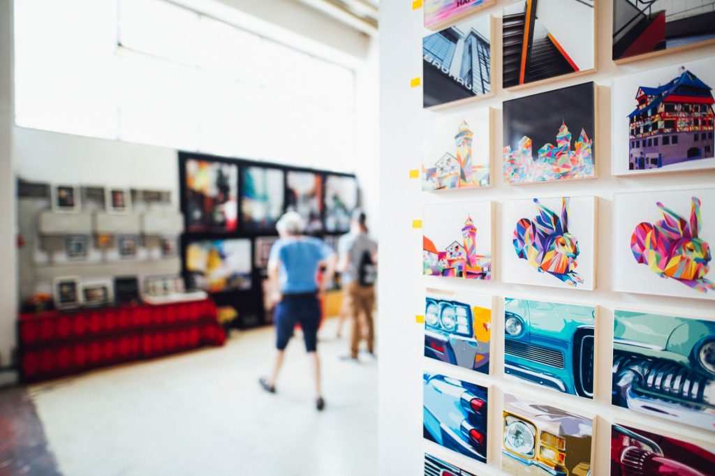 Art Basel Paris 2026 : Les affiches à ne pas manquer pour transformer votre intérieur !